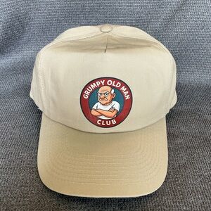 Grumpy Old Man Club – Arms Crossed Graphic – Funny Dad & Grandpa Gift SnapBack